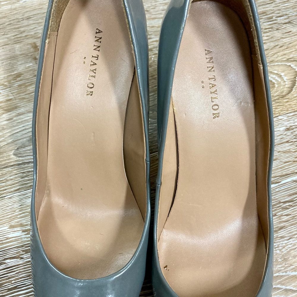 Anne Klein gray pumps - Picture 3 of 7